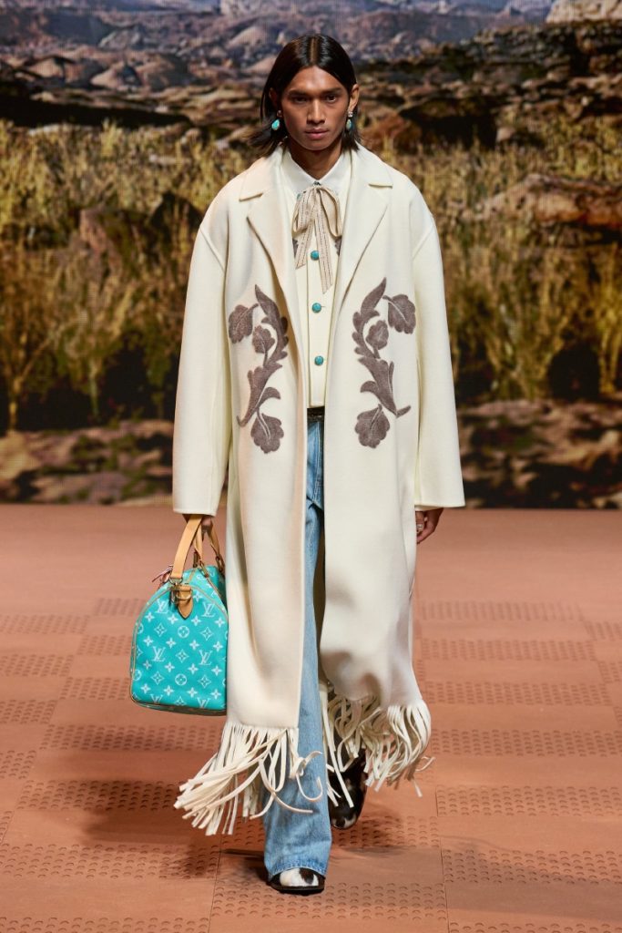 "PARIS TO VA": Louis Vuitton's Western-Inspired Fall Winter 2024/25 Collection by Pharrell Williams "PARIS TO VA": Louis Vuitton's Western-Inspired Fall Winter 2024/25 Collection by Pharrell Williams Vanity Teen 虚荣青年 Lifestyle & new faces magazine