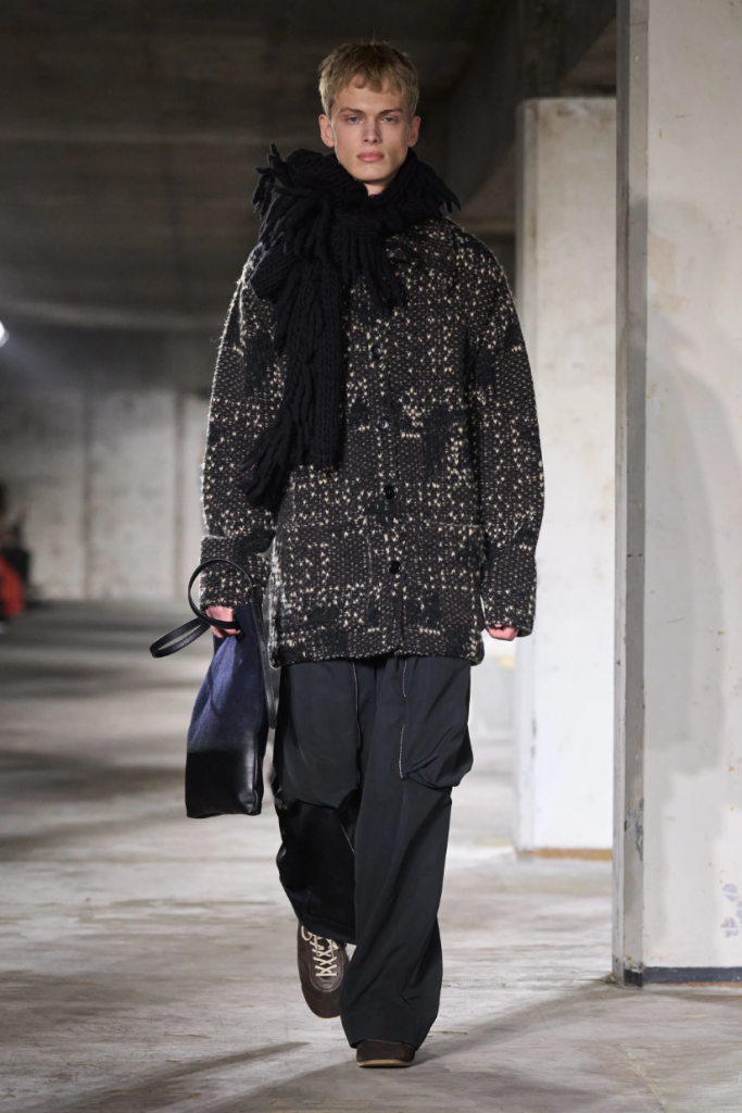 "Unexpected Elegance": Dries Van Noten's Fall/Winter 2024 Menswear Collection "Unexpected Elegance": Dries Van Noten's Fall/Winter 2024 Menswear Collection Vanity Teen 虚荣青年 Lifestyle & new faces magazine