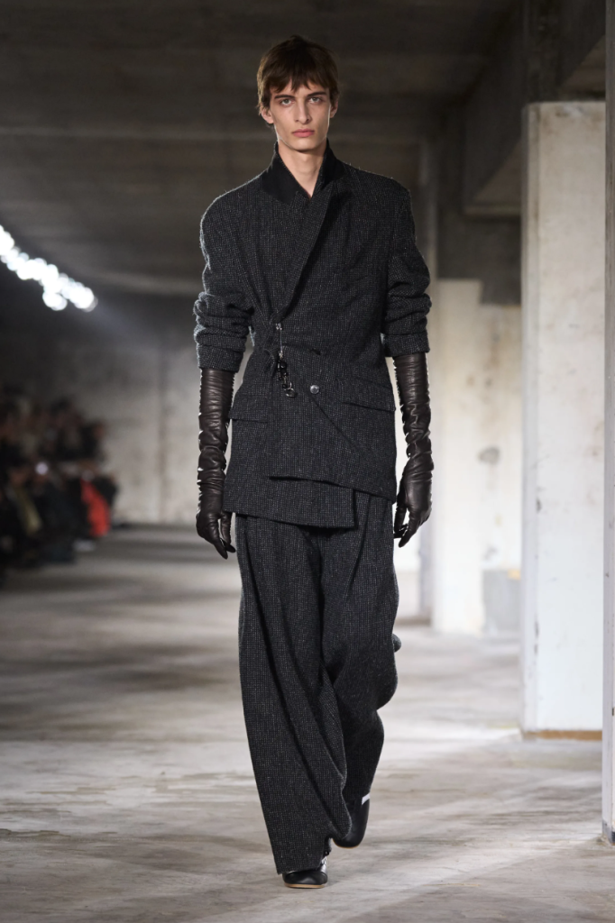"Unexpected Elegance": Dries Van Noten's Fall/Winter 2024 Menswear Collection "Unexpected Elegance": Dries Van Noten's Fall/Winter 2024 Menswear Collection Vanity Teen 虚荣青年 Lifestyle & new faces magazine