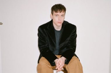 Alexander McQueen's New Creative Director to Debut at March Show Alexander McQueen's New Creative Director to Debut at March Show Vanity Teen 虚荣青年 Lifestyle & new faces magazine