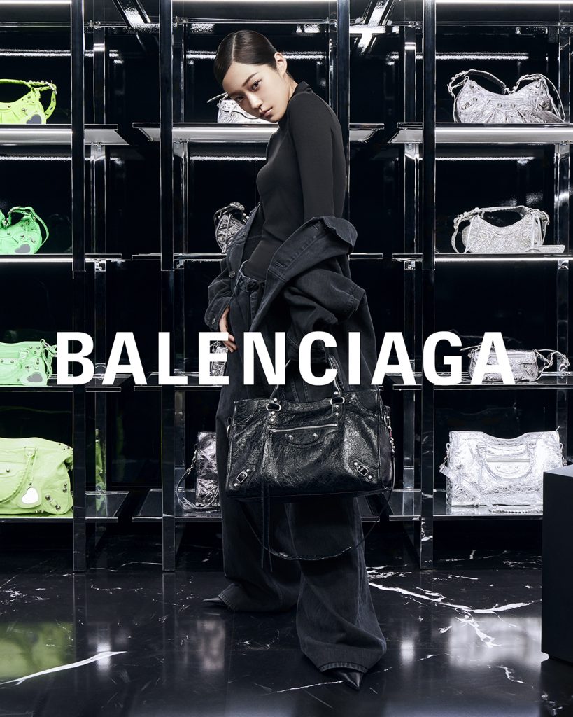 BALENCIAGA Unveils New Campaign "BALENCIAGA CLOSET" Featuring Kim Kardashian and Nicola Peltz BALENCIAGA Unveils New Campaign "BALENCIAGA CLOSET" Featuring Kim Kardashian and Nicola Peltz Vanity Teen 虚荣青年 Lifestyle & new faces magazine