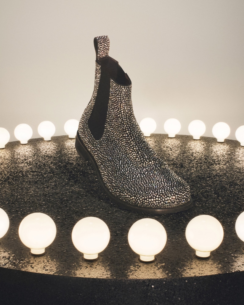 LOEWE Launches Striking Spring/Summer 2024 Menswear Campaign LOEWE Launches Striking Spring/Summer 2024 Menswear Campaign Vanity Teen 虚荣青年 Lifestyle & new faces magazine