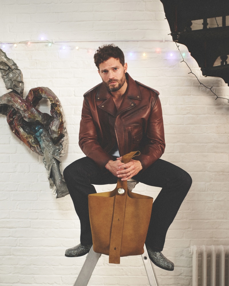 LOEWE Launches Striking Spring/Summer 2024 Menswear Campaign LOEWE Launches Striking Spring/Summer 2024 Menswear Campaign Vanity Teen 虚荣青年 Lifestyle & new faces magazine