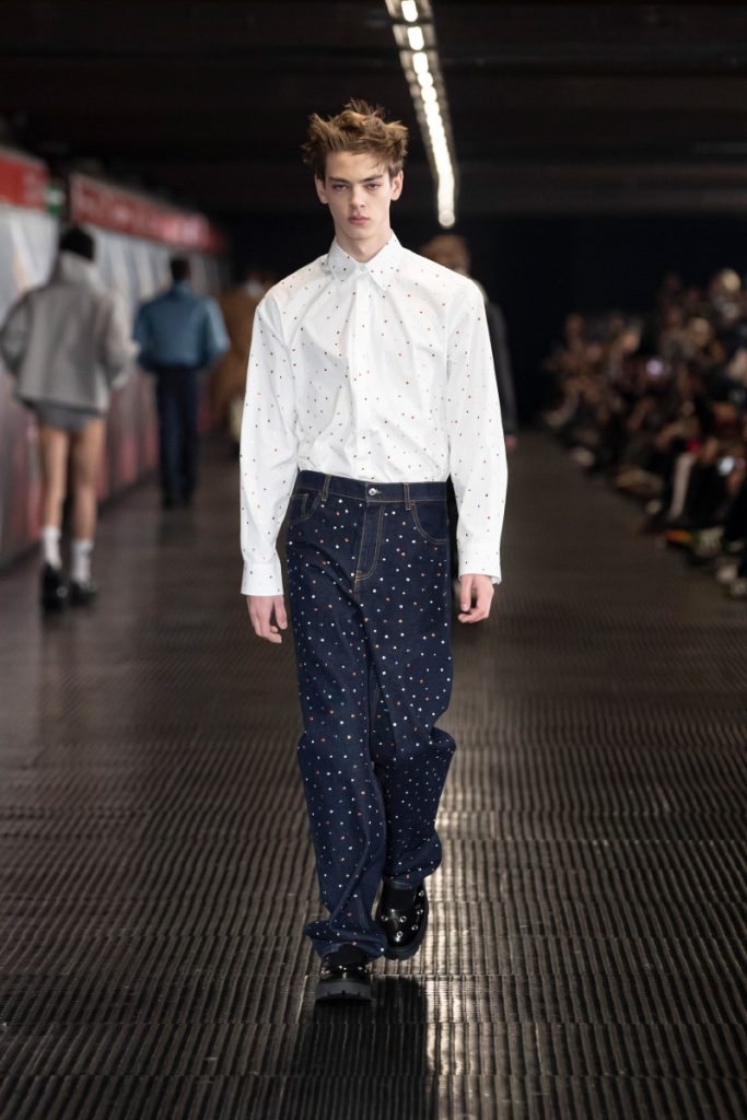 MSGM Unveils Its 2024 Autumn/Winter Collection in a Unique Subway Setting MSGM Unveils Its 2024 Autumn/Winter Collection in a Unique Subway Setting Vanity Teen 虚荣青年 Lifestyle & new faces magazine