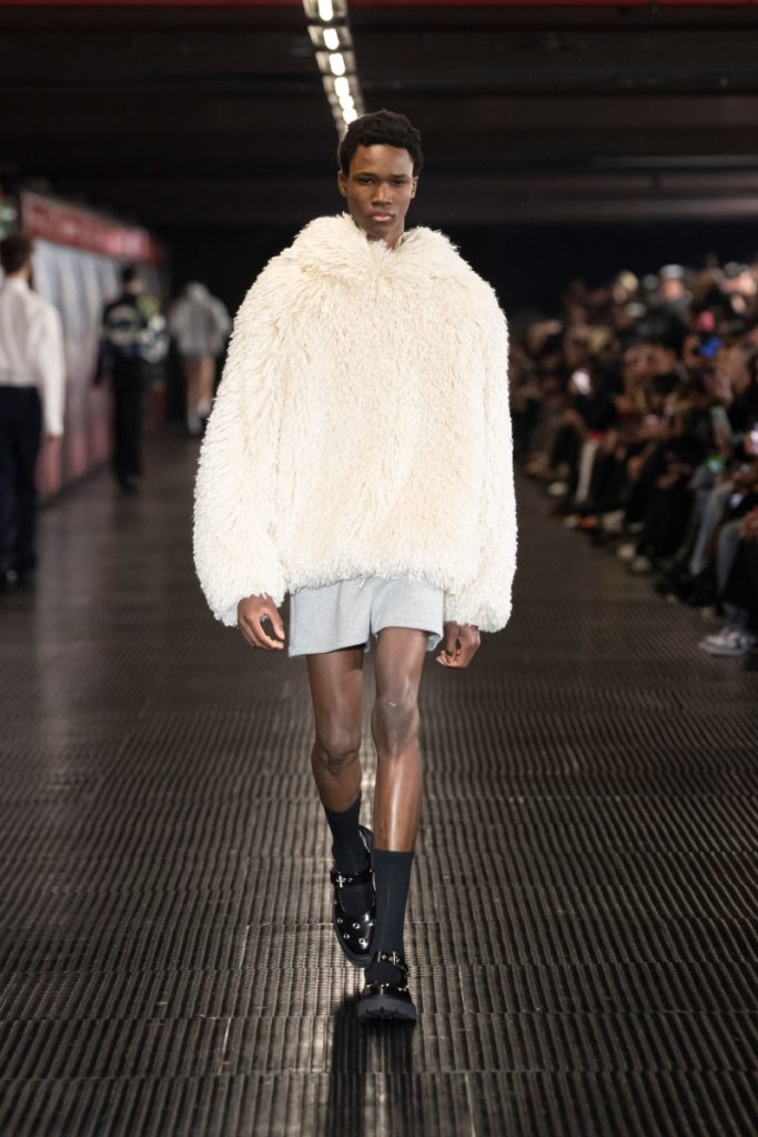 MSGM Unveils Its 2024 Autumn/Winter Collection in a Unique Subway Setting MSGM Unveils Its 2024 Autumn/Winter Collection in a Unique Subway Setting Vanity Teen 虚荣青年 Lifestyle & new faces magazine