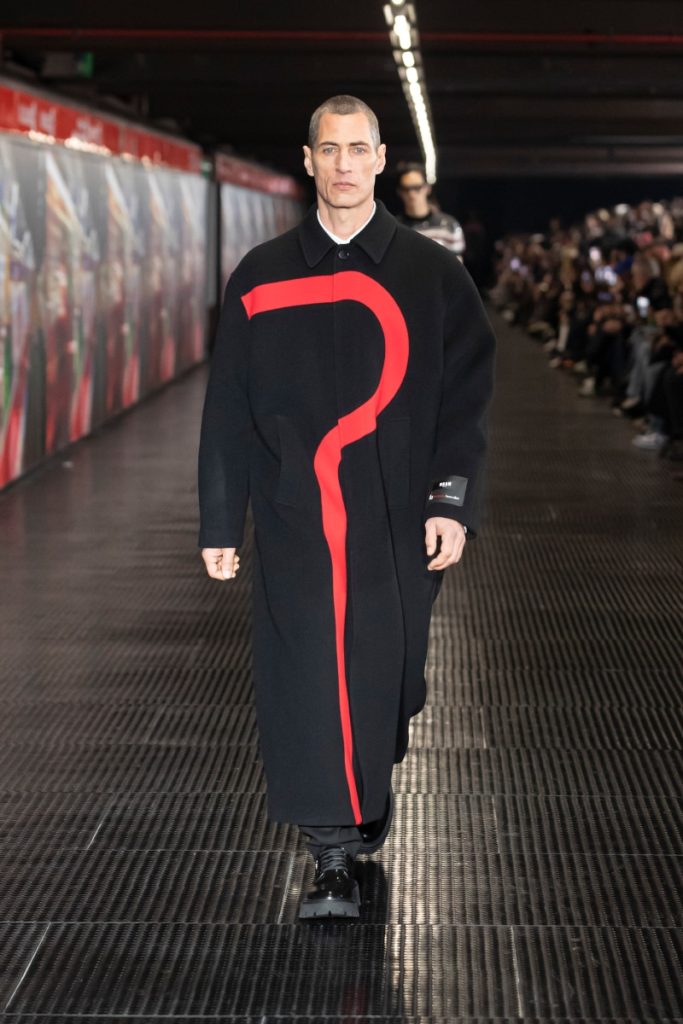 MSGM Unveils Its 2024 Autumn/Winter Collection in a Unique Subway Setting MSGM Unveils Its 2024 Autumn/Winter Collection in a Unique Subway Setting Vanity Teen 虚荣青年 Lifestyle & new faces magazine