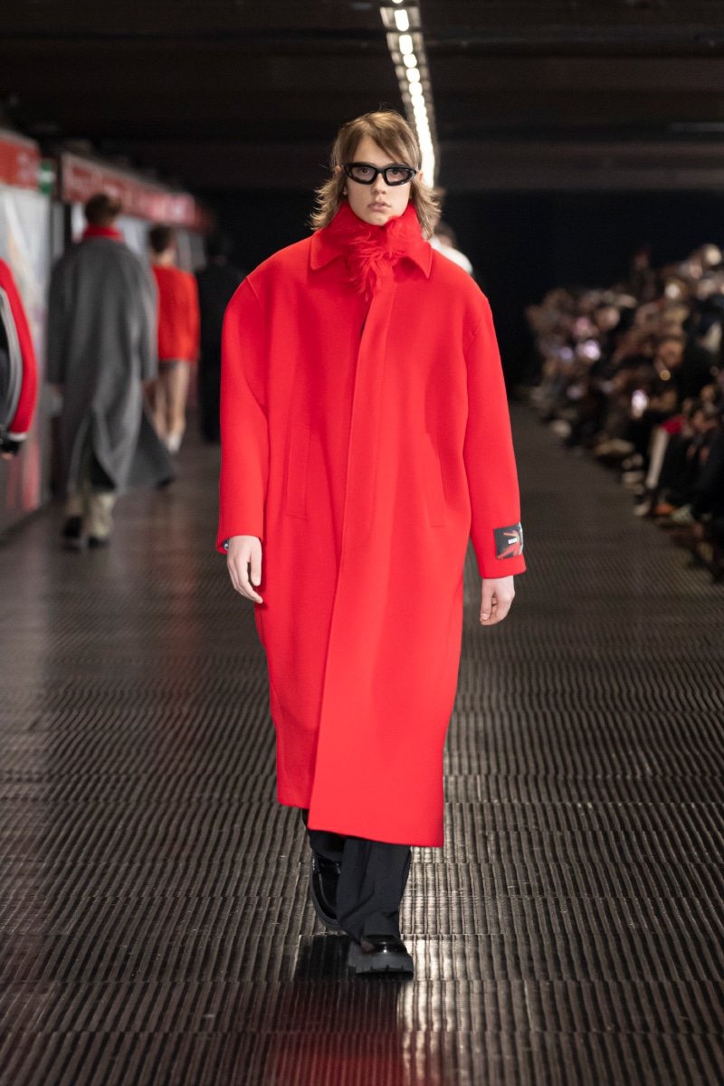 MSGM Unveils Its 2024 Autumn/Winter Collection In A Unique Subway Setting Vanity Teen 虚荣青年 Lifestyle & New Faces Magazine - Vimarsana News