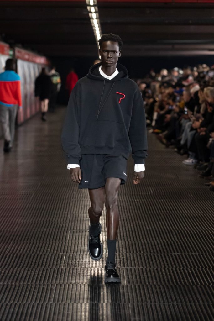 MSGM Unveils Its 2024 Autumn/Winter Collection in a Unique Subway Setting MSGM Unveils Its 2024 Autumn/Winter Collection in a Unique Subway Setting Vanity Teen 虚荣青年 Lifestyle & new faces magazine