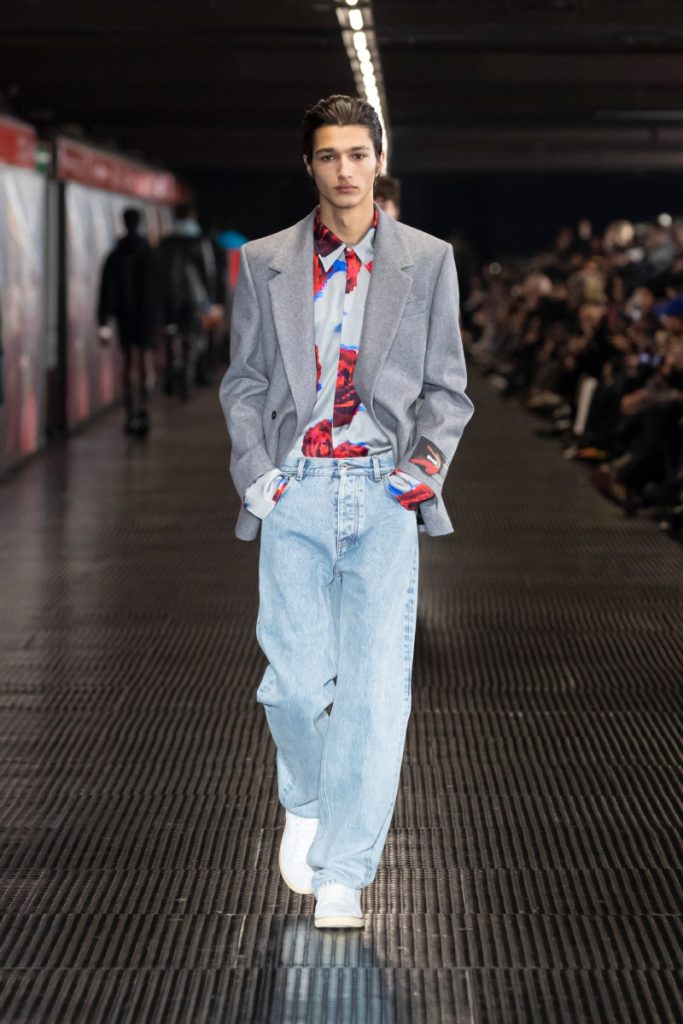 MSGM Unveils Its 2024 Autumn/Winter Collection in a Unique Subway Setting MSGM Unveils Its 2024 Autumn/Winter Collection in a Unique Subway Setting Vanity Teen 虚荣青年 Lifestyle & new faces magazine