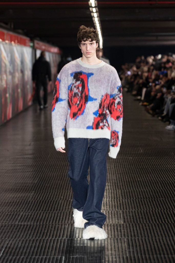 MSGM Unveils Its 2024 Autumn/Winter Collection in a Unique Subway Setting MSGM Unveils Its 2024 Autumn/Winter Collection in a Unique Subway Setting Vanity Teen 虚荣青年 Lifestyle & new faces magazine