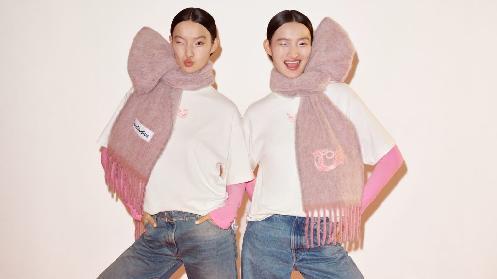 Acne Studios Unveils Lunar New Year Capsule Collection in Collaboration with Chinese Artist Zhang Lian Vanity Teen 虚荣青年 Lifestyle & new faces magazine Acne Studios Unveils Lunar New Year Capsule Collection in Collaboration with Chinese Artist Zhang Lian Acne Studios Unveils Lunar New Year Capsule Collection in Collaboration with Chinese Artist Zhang Lian Vanity Teen 虚荣青年 Lifestyle & new faces magazine