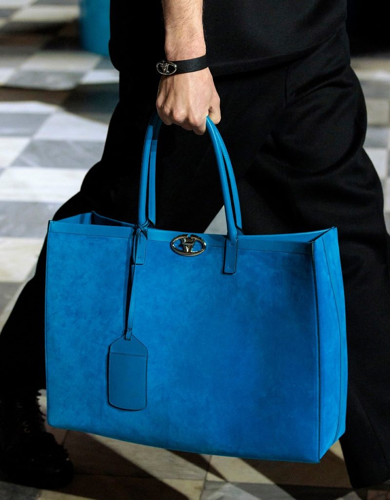 Valentino's "Le Ciel" Collection Fall/Winter 2024/25 in Paris Valentino's "Le Ciel" Collection Fall/Winter 2024/25 in Paris Vanity Teen 虚荣青年