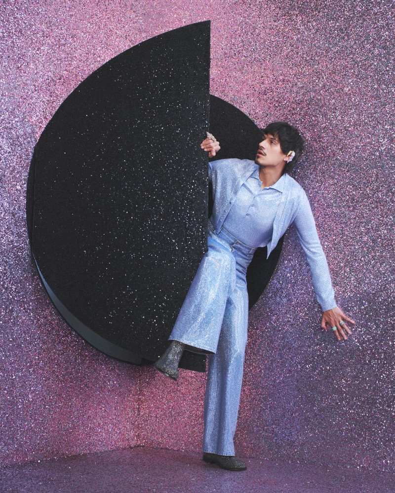 LOEWE Launches Striking Spring/Summer 2024 Menswear Campaign LOEWE Launches Striking Spring/Summer 2024 Menswear Campaign Vanity Teen 虚荣青年 Lifestyle & new faces magazine