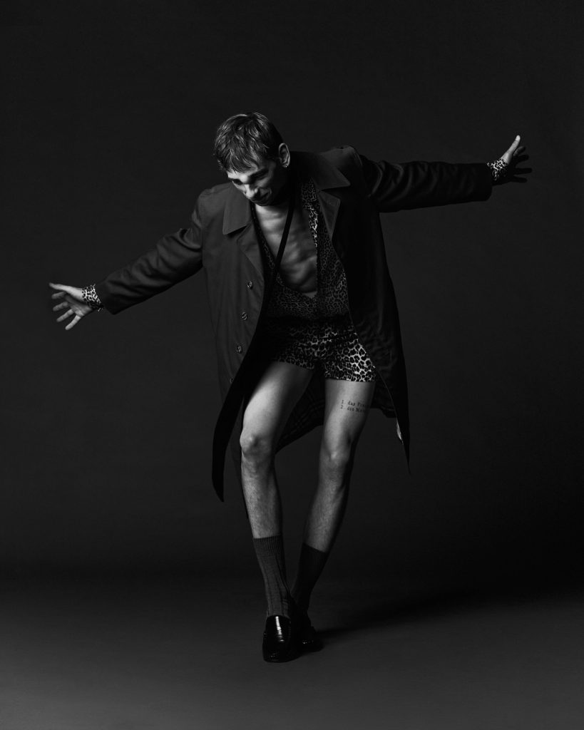 Fusion of Intimacy and Style: A Visual Tale Vanity Teen 虚荣青年 Lifestyle & new faces magazine Fusion of Intimacy and Style: A Visual Tale Fusion of Intimacy and Style: A Visual Tale Vanity Teen 虚荣青年 Lifestyle & new faces magazine