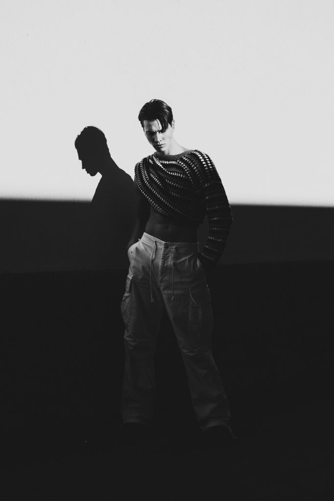 Searching in the shadows Searching in the shadows Vanity Teen 虚荣青年