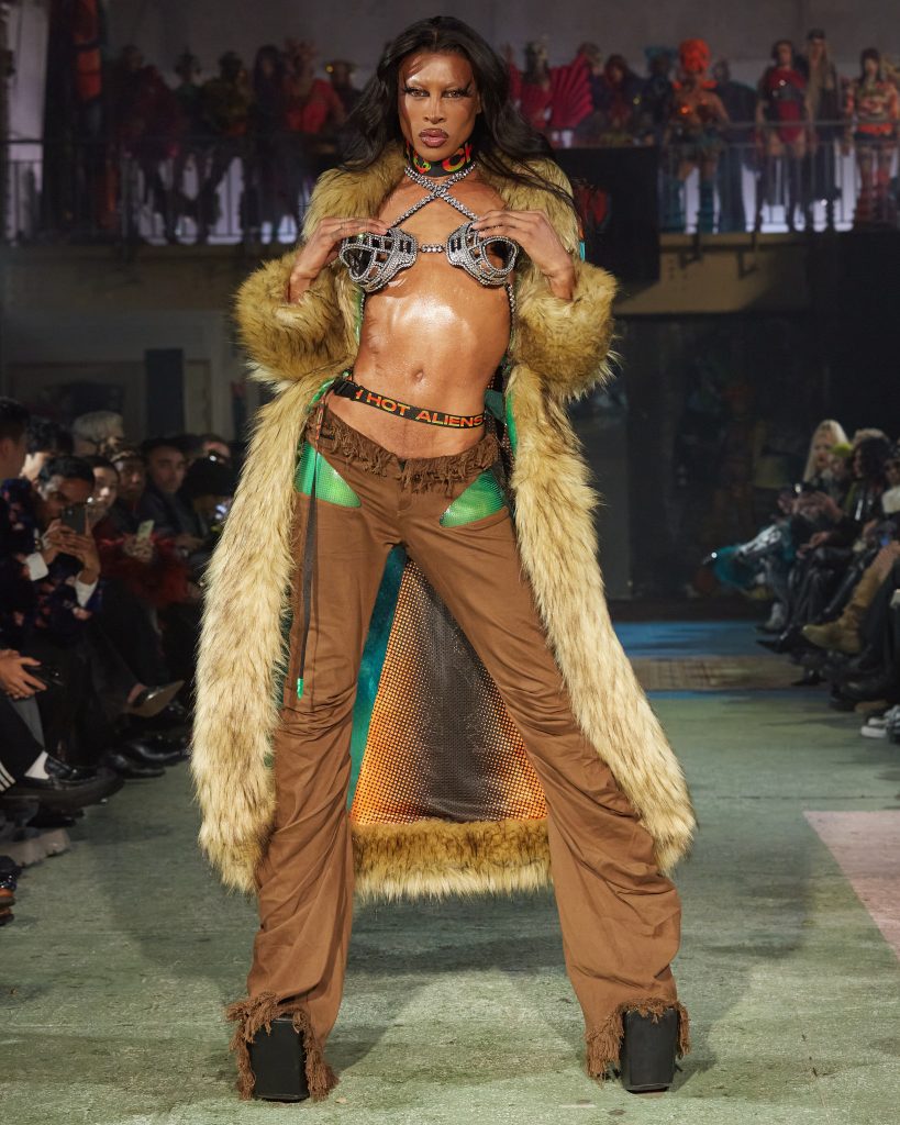 Pushing boundaries and challenging conventions - WINDOWSEN ‘secret weapon  Pushing boundaries and challenging conventions - WINDOWSEN ‘secret weapon  Vanity Teen 虚荣青年 Lifestyle & new faces magazine