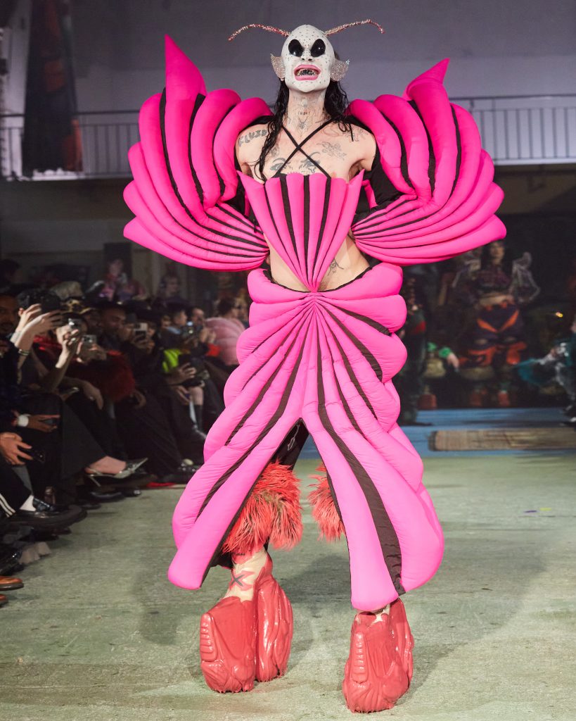 Pushing boundaries and challenging conventions - WINDOWSEN ‘secret weapon  Pushing boundaries and challenging conventions - WINDOWSEN ‘secret weapon  Vanity Teen 虚荣青年 Lifestyle & new faces magazine