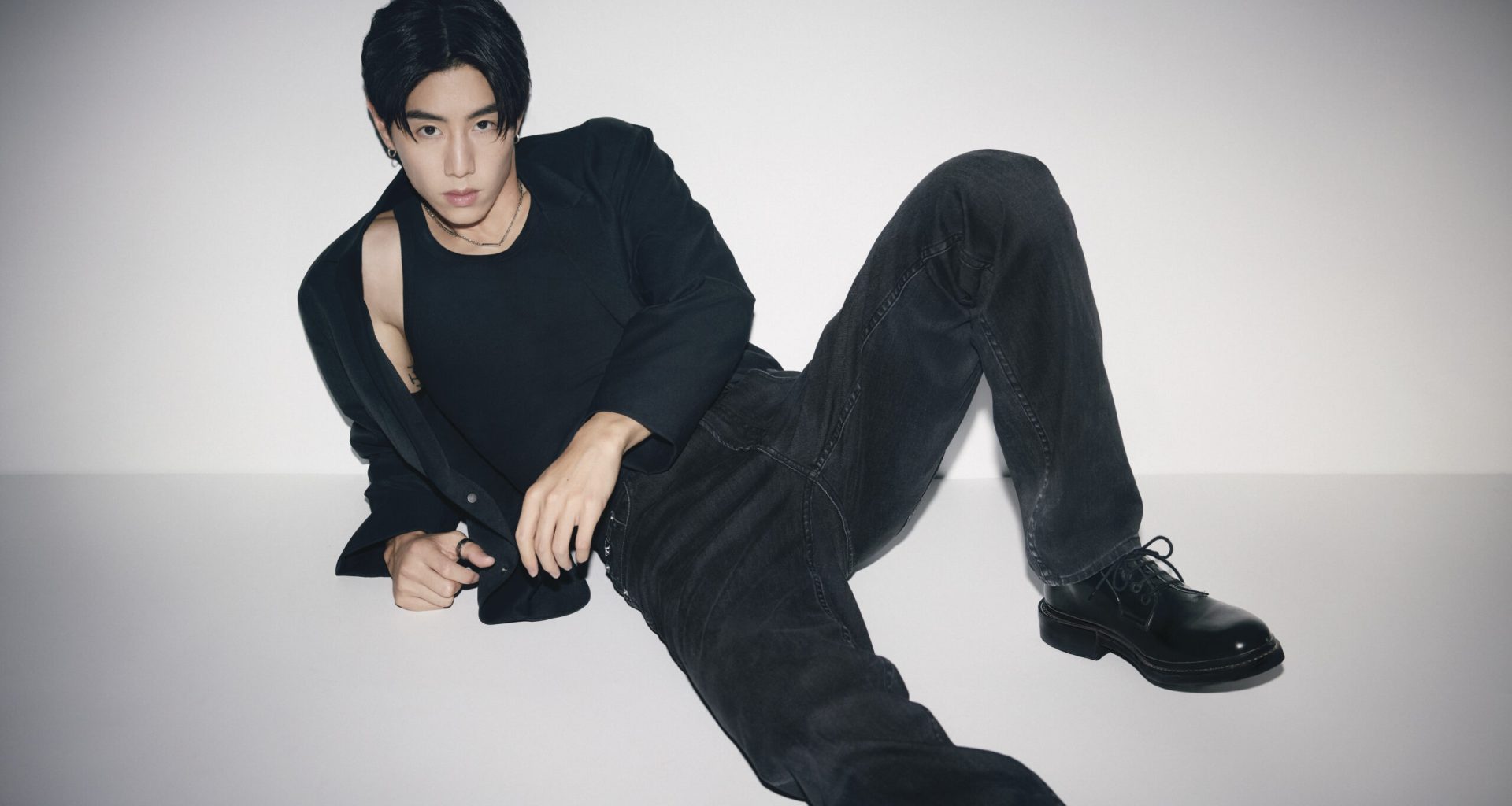 Calvin Klein Launches Spring 2024 Denim Campaign Vanity Teen 虚荣青年 Lifestyle & new faces magazine Calvin Klein Launches Spring 2024 Denim Campaign Calvin Klein Launches Spring 2024 Denim Campaign Vanity Teen 虚荣青年 Lifestyle & new faces magazine