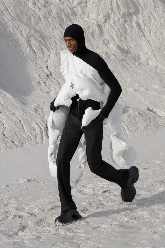 HELIOT EMIL Debuts 2024 Fall/Winter Collection HELIOT EMIL Debuts 2024 Fall/Winter Collection Vanity Teen 虚荣青年 Lifestyle & new faces magazine