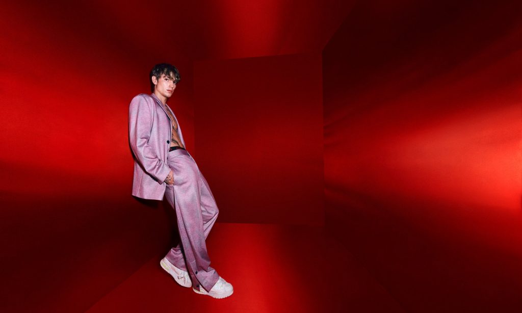HUGO Launches Its Global Ad Campaign for the 2024 Summer Collection HUGO Launches Its Global Ad Campaign for the 2024 Summer Collection Vanity Teen 虚荣青年 Lifestyle & new faces magazine