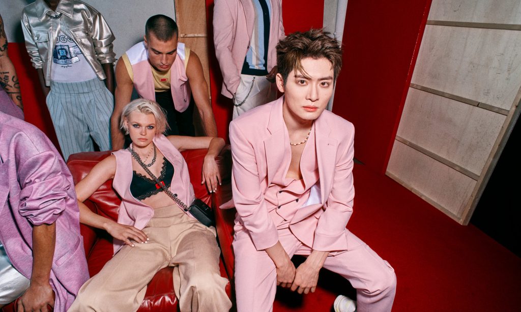 HUGO Launches Its Global Ad Campaign for the 2024 Summer Collection HUGO Launches Its Global Ad Campaign for the 2024 Summer Collection Vanity Teen 虚荣青年 Lifestyle & new faces magazine