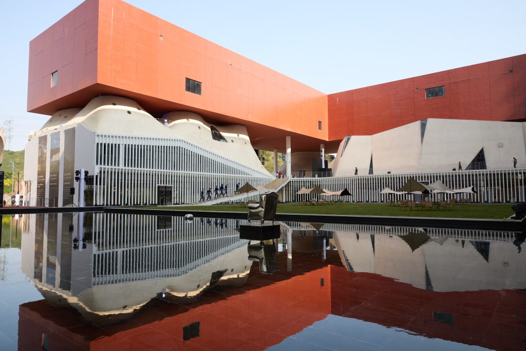 The Nanshan & Longhua districts are the hubs of the Shenzhen-Milan Lifestyle Week Vanity Teen 虚荣青年 Lifestyle & new faces magazine The Nanshan & Longhua districts are the hubs of the Shenzhen-Milan Lifestyle Week The Nanshan & Longhua districts are the hubs of the Shenzhen-Milan Lifestyle Week Vanity Teen 虚荣青年 Lifestyle & new faces magazine