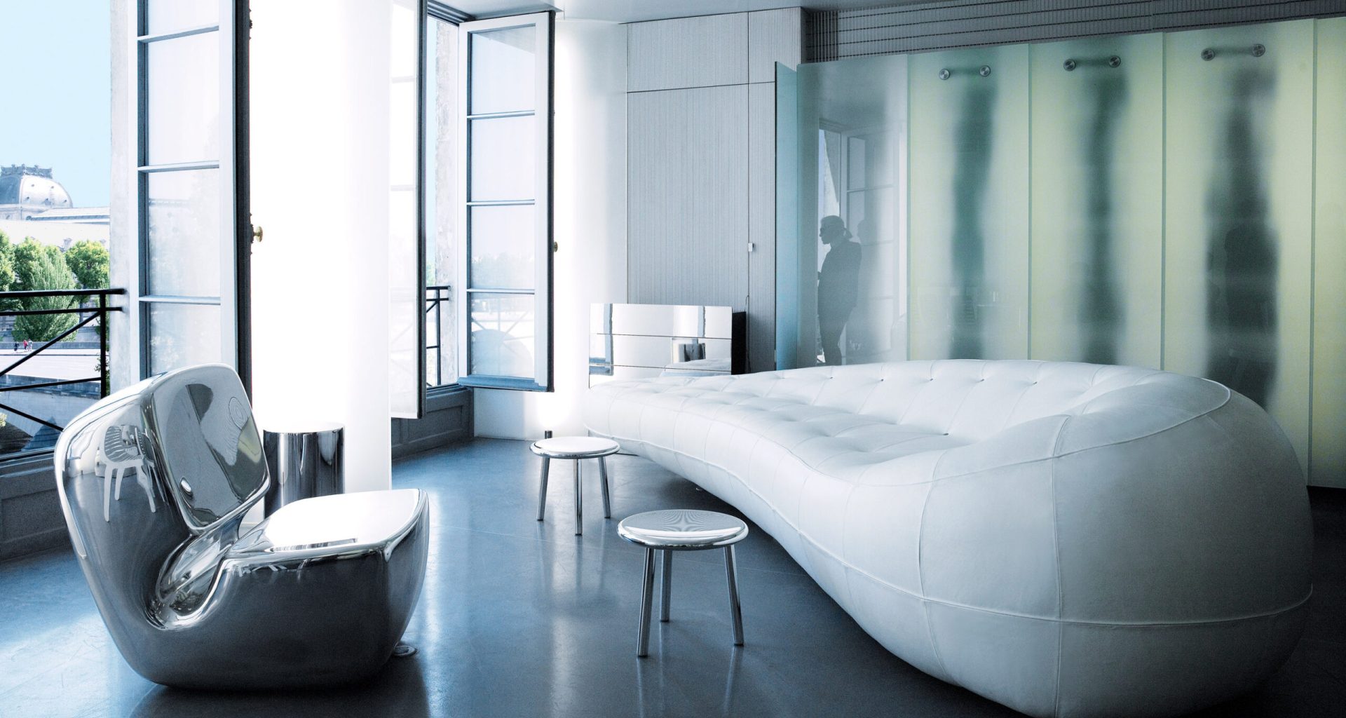 Karl Lagerfeld's Paris apartment is set to be auctioned with a guide price of 5.3 million euros. Karl Lagerfeld's Paris apartment is set to be auctioned with a guide price of 5.3 million euros. Vanity Teen 虚荣青年 Lifestyle & new faces magazine