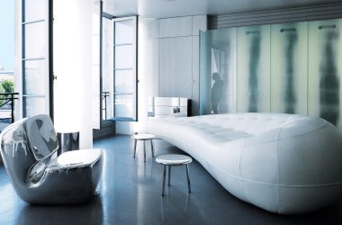 Karl Lagerfeld's Paris apartment is set to be auctioned with a guide price of 5.3 million euros. Karl Lagerfeld's Paris apartment is set to be auctioned with a guide price of 5.3 million euros. Vanity Teen 虚荣青年 Lifestyle & new faces magazine