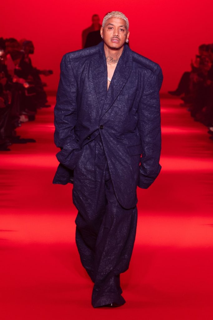 Paris Fashion Week 24 Sees VETEMENTS Making a Triumphant Return Paris Fashion Week 24 Sees VETEMENTS Making a Triumphant Return Vanity Teen 虚荣青年 Lifestyle & new faces magazine