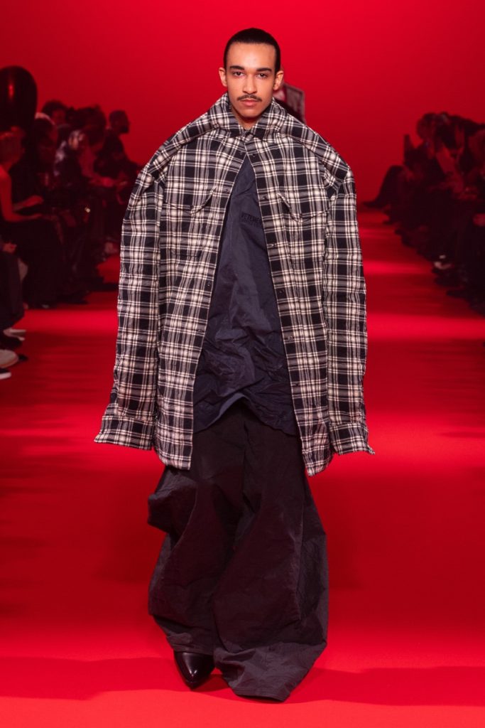 Paris Fashion Week 24 Sees VETEMENTS Making a Triumphant Return Paris Fashion Week 24 Sees VETEMENTS Making a Triumphant Return Vanity Teen 虚荣青年 Lifestyle & new faces magazine