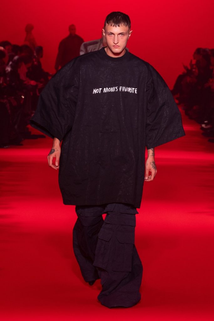Paris Fashion Week 24 Sees VETEMENTS Making a Triumphant Return Paris Fashion Week 24 Sees VETEMENTS Making a Triumphant Return Vanity Teen 虚荣青年 Lifestyle & new faces magazine