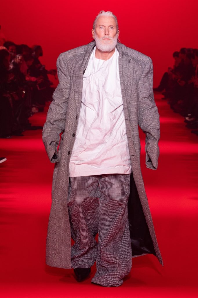 Paris Fashion Week 24 Sees VETEMENTS Making a Triumphant Return Paris Fashion Week 24 Sees VETEMENTS Making a Triumphant Return Vanity Teen 虚荣青年 Lifestyle & new faces magazine
