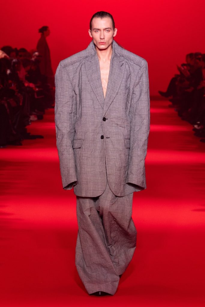 Paris Fashion Week 24 Sees VETEMENTS Making a Triumphant Return Paris Fashion Week 24 Sees VETEMENTS Making a Triumphant Return Vanity Teen 虚荣青年 Lifestyle & new faces magazine