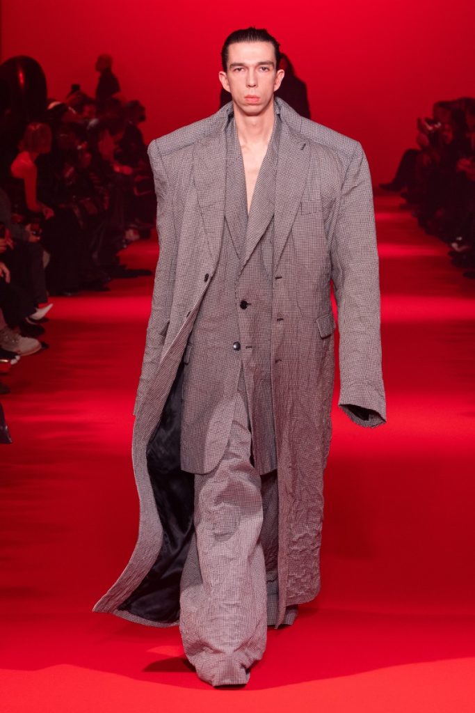 Paris Fashion Week 24 Sees VETEMENTS Making a Triumphant Return Paris Fashion Week 24 Sees VETEMENTS Making a Triumphant Return Vanity Teen 虚荣青年 Lifestyle & new faces magazine