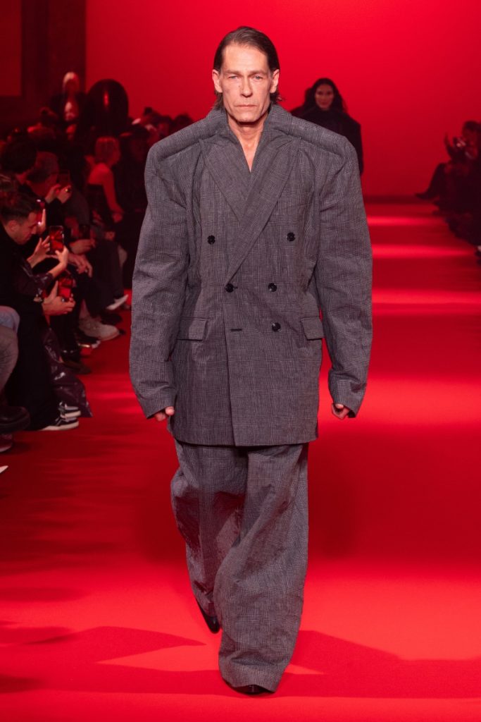 Paris Fashion Week 24 Sees VETEMENTS Making a Triumphant Return Paris Fashion Week 24 Sees VETEMENTS Making a Triumphant Return Vanity Teen 虚荣青年 Lifestyle & new faces magazine