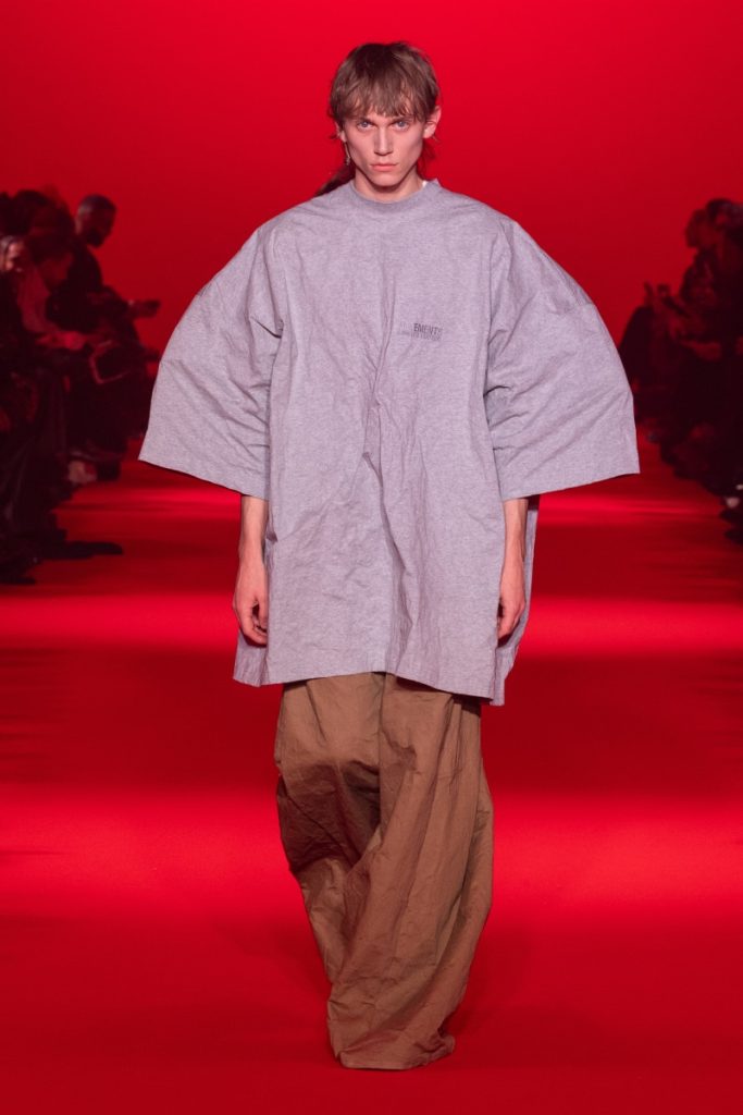 Paris Fashion Week 24 Sees VETEMENTS Making a Triumphant Return Paris Fashion Week 24 Sees VETEMENTS Making a Triumphant Return Vanity Teen 虚荣青年 Lifestyle & new faces magazine