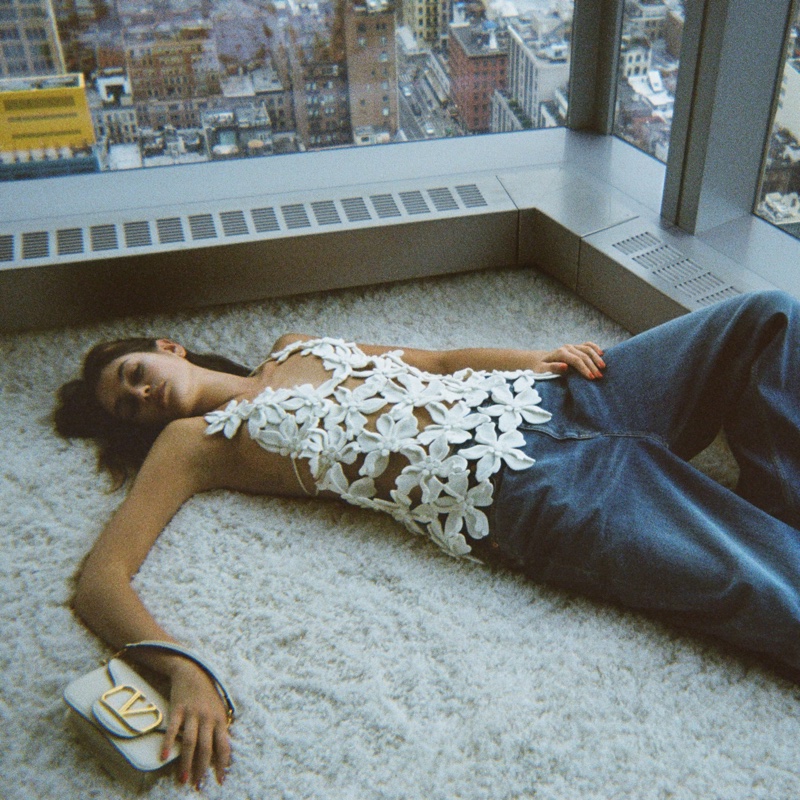 Valentino Unveils Spring-Summer 2024 Campaign Vanity Teen 虚荣青年 Lifestyle & new faces magazine Valentino Unveils Spring-Summer 2024 Campaign Valentino Unveils Spring-Summer 2024 Campaign Vanity Teen 虚荣青年 Lifestyle & new faces magazine