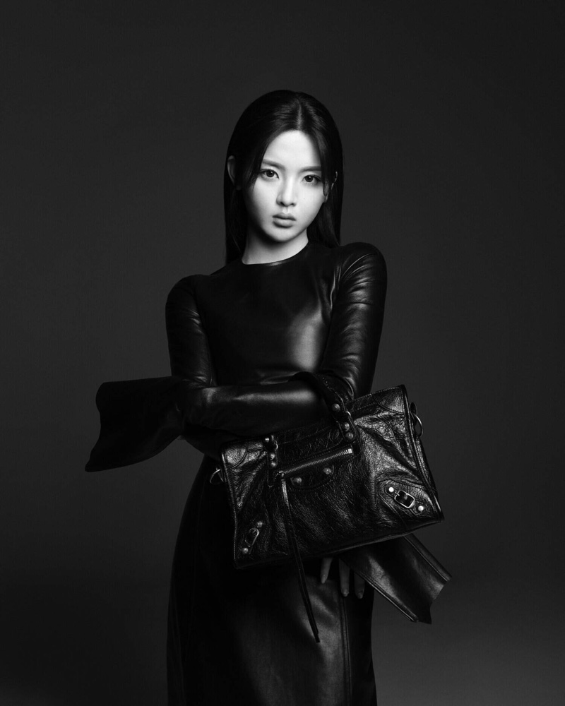 Balenciaga Launches 2024 Campaign for the Iconic Le City Handbag Balenciaga Launches 2024 Campaign for the Iconic Le City Handbag Vanity Teen 虚荣青年 Lifestyle & new faces magazine