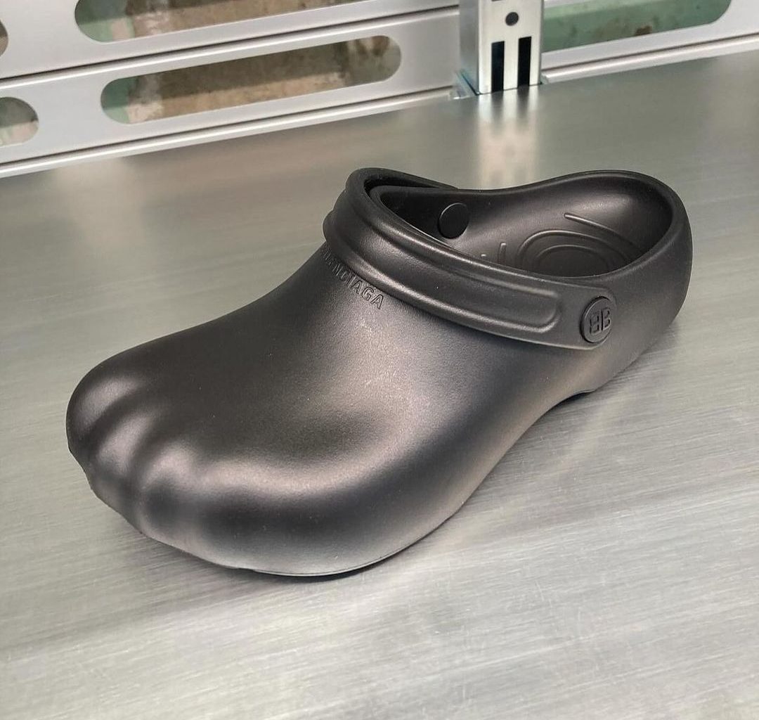 Balenciaga and Crocs Unveil Vanity Teen 虚荣青年 Lifestyle & new faces magazine Balenciaga and Crocs Unveil Balenciaga and Crocs Unveil Vanity Teen 虚荣青年 Lifestyle & new faces magazine