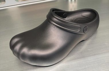 Balenciaga and Crocs Unveil Balenciaga and Crocs Unveil Vanity Teen 虚荣青年 Lifestyle & new faces magazine