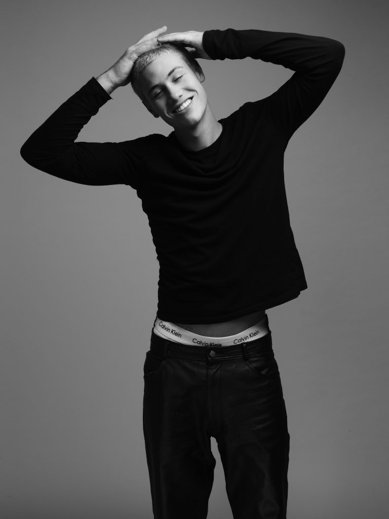 Discovering Matteo: A Fresh Face in Vintage Frames by Matthieu Dortomb Discovering Matteo: A Fresh Face in Vintage Frames by Matthieu Dortomb Vanity Teen 虚荣青年 Lifestyle & new faces magazine