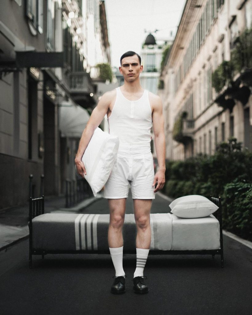 Thom Browne Unveils Home Collection with Frette at Milan Showcase Thom Browne Unveils Home Collection with Frette at Milan Showcase Vanity Teen 虚荣青年 Lifestyle & new faces magazine