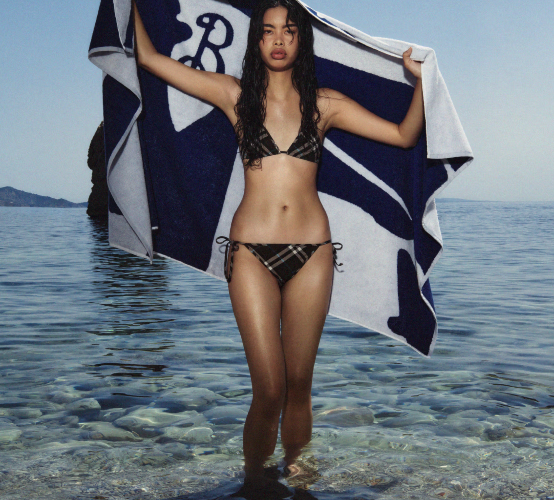 Burberry Launches Summer 2024 Collection Vanity Teen 虚荣青年 Lifestyle & new faces magazine Burberry Launches Summer 2024 Collection Burberry Launches Summer 2024 Collection Vanity Teen 虚荣青年 Lifestyle & new faces magazine