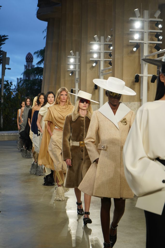 Louis Vuitton Cruise 2025 Show Takes Place at Emblematic Park Güell BARCELONA Vanity Teen 虚荣青年 Lifestyle & new faces magazine Louis Vuitton Cruise 2025 Show Takes Place at Emblematic Park Güell BARCELONA Louis Vuitton Cruise 2025 Show Takes Place at Emblematic Park Güell BARCELONA Vanity Teen 虚荣青年 Lifestyle & new faces magazine