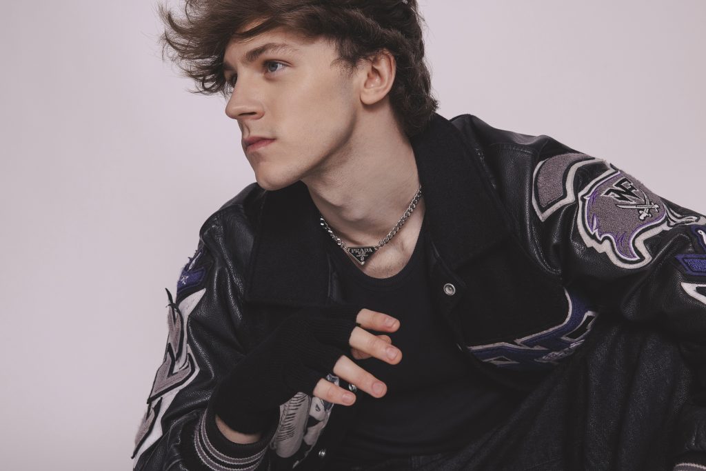 Brody Grant on His Dream Broadway Debut as Ponyboy and The Outsiders' 12 Tony Nominations Brody Grant on His Dream Broadway Debut as Ponyboy and The Outsiders' 12 Tony Nominations Vanity Teen 虚荣青年 Lifestyle & new faces magazine