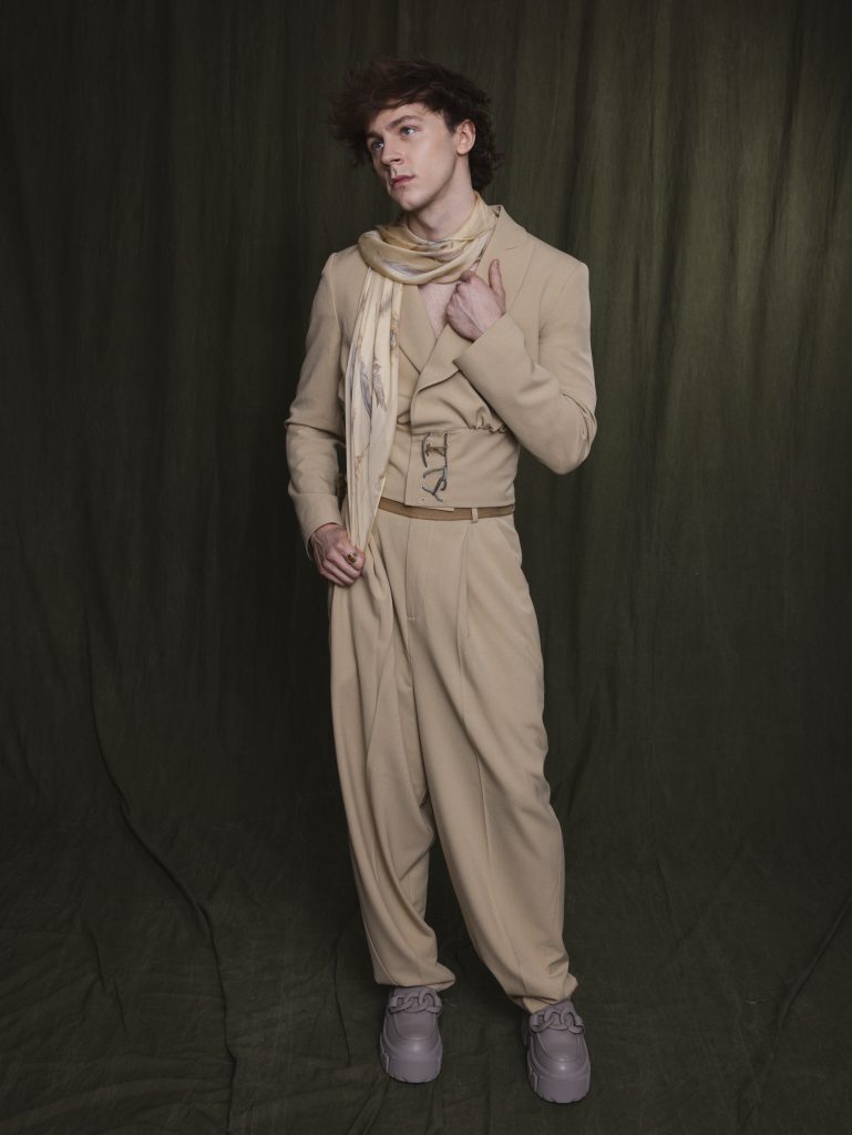 Brody Grant on His Dream Broadway Debut as Ponyboy and The Outsiders' 12 Tony Nominations Brody Grant on His Dream Broadway Debut as Ponyboy and The Outsiders' 12 Tony Nominations Vanity Teen 虚荣青年 Lifestyle & new faces magazine