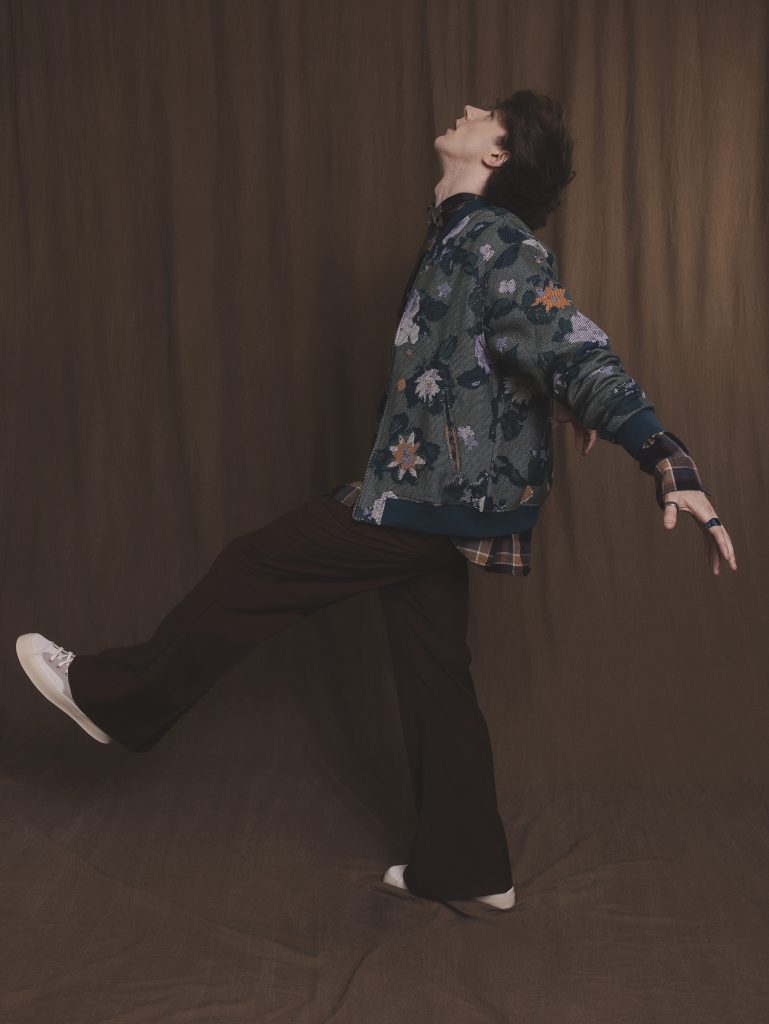 Brody Grant on His Dream Broadway Debut as Ponyboy and The Outsiders' 12 Tony Nominations Brody Grant on His Dream Broadway Debut as Ponyboy and The Outsiders' 12 Tony Nominations Vanity Teen 虚荣青年 Lifestyle & new faces magazine