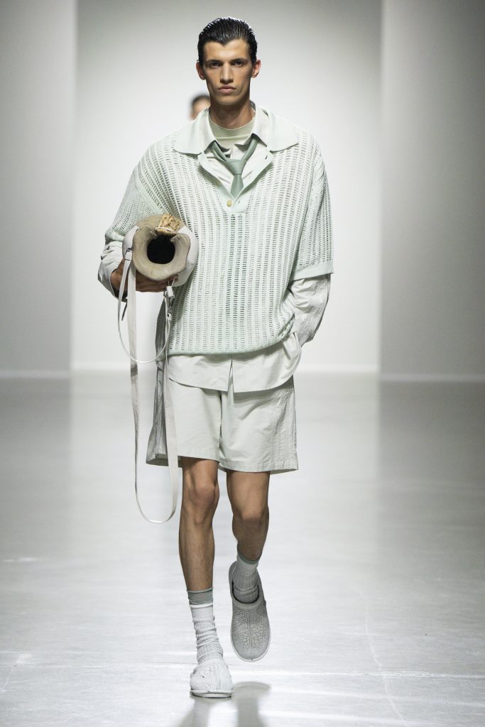 “The porcelain luster remains the same, and the sun and moon are new again” - FENG CHEN WANG SS24 “The porcelain luster remains the same, and the sun and moon are new again” - FENG CHEN WANG SS24 Vanity Teen 虚荣青年 Lifestyle & new faces magazine