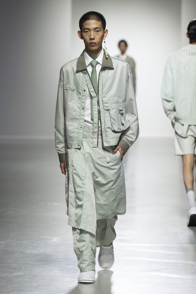 “The porcelain luster remains the same, and the sun and moon are new again” - FENG CHEN WANG SS24 “The porcelain luster remains the same, and the sun and moon are new again” - FENG CHEN WANG SS24 Vanity Teen 虚荣青年 Lifestyle & new faces magazine