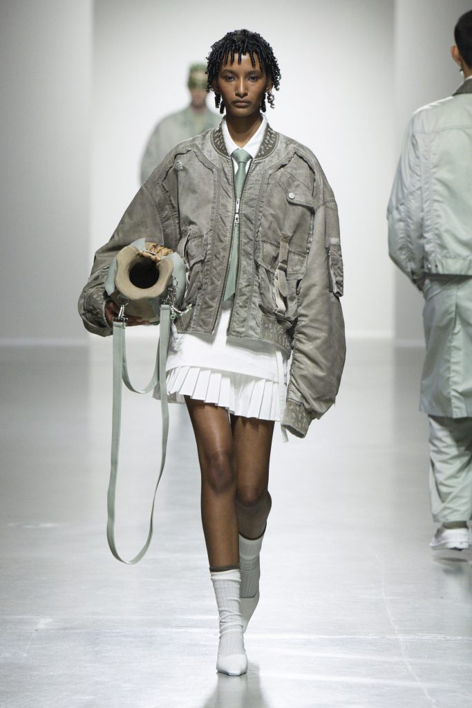 “The porcelain luster remains the same, and the sun and moon are new again” - FENG CHEN WANG SS24 “The porcelain luster remains the same, and the sun and moon are new again” - FENG CHEN WANG SS24 Vanity Teen 虚荣青年 Lifestyle & new faces magazine